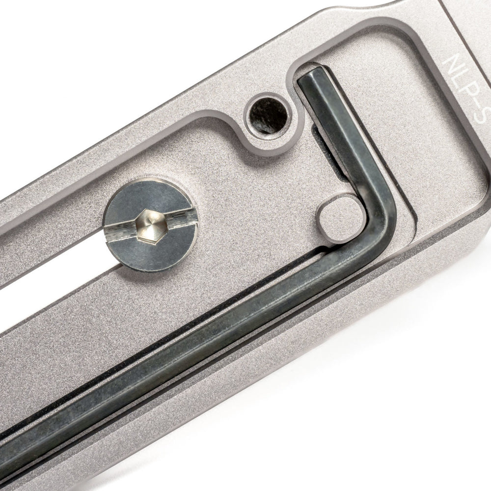 NiSi PRO NLP-CG Adjustable L Bracket for Camera with Flip Out Screen (Tripod mount point in the middle of the camera base)