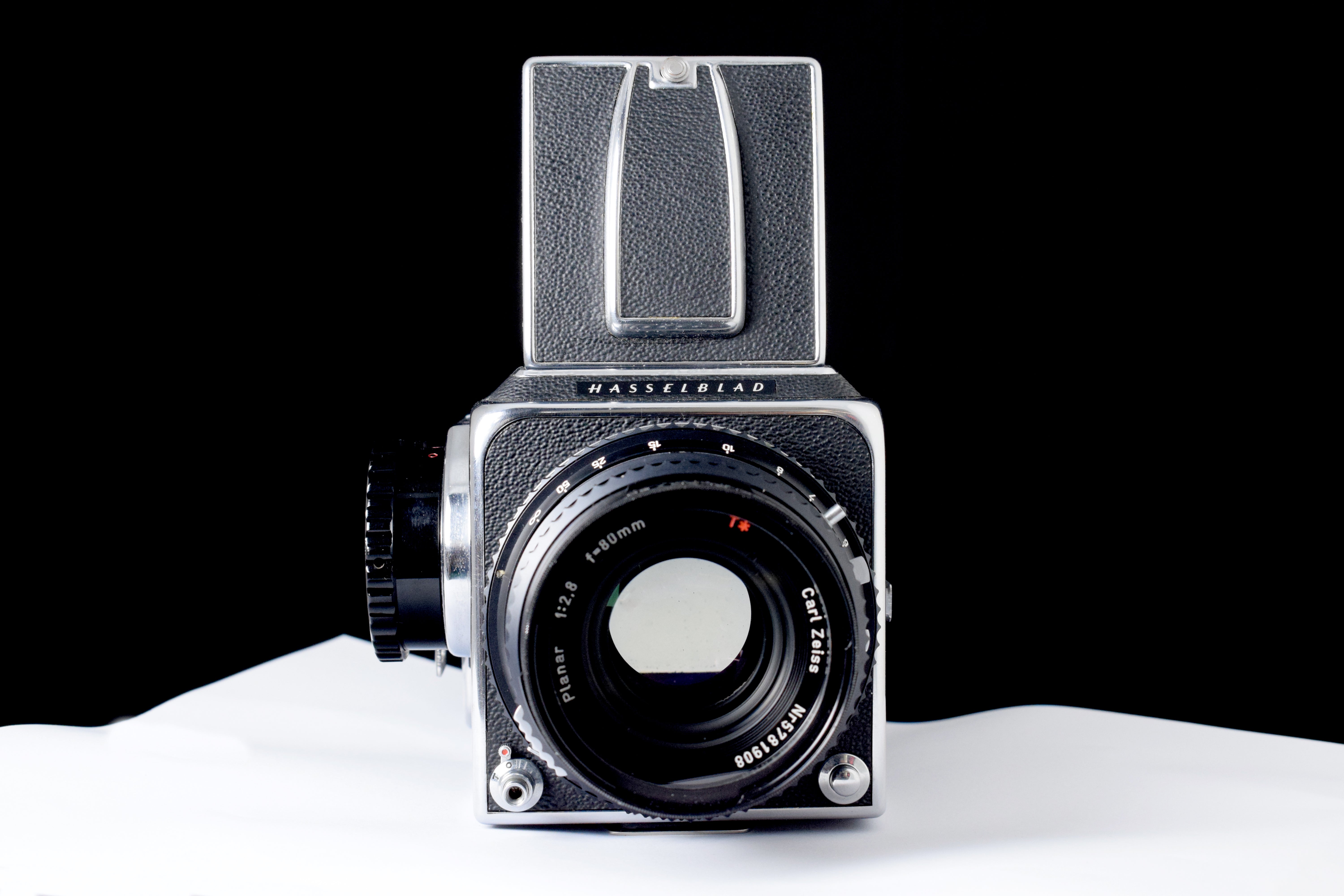 Hasselblad 500c/m Zeiss planar 80mm 2.8 + 2x film back | CameraClix