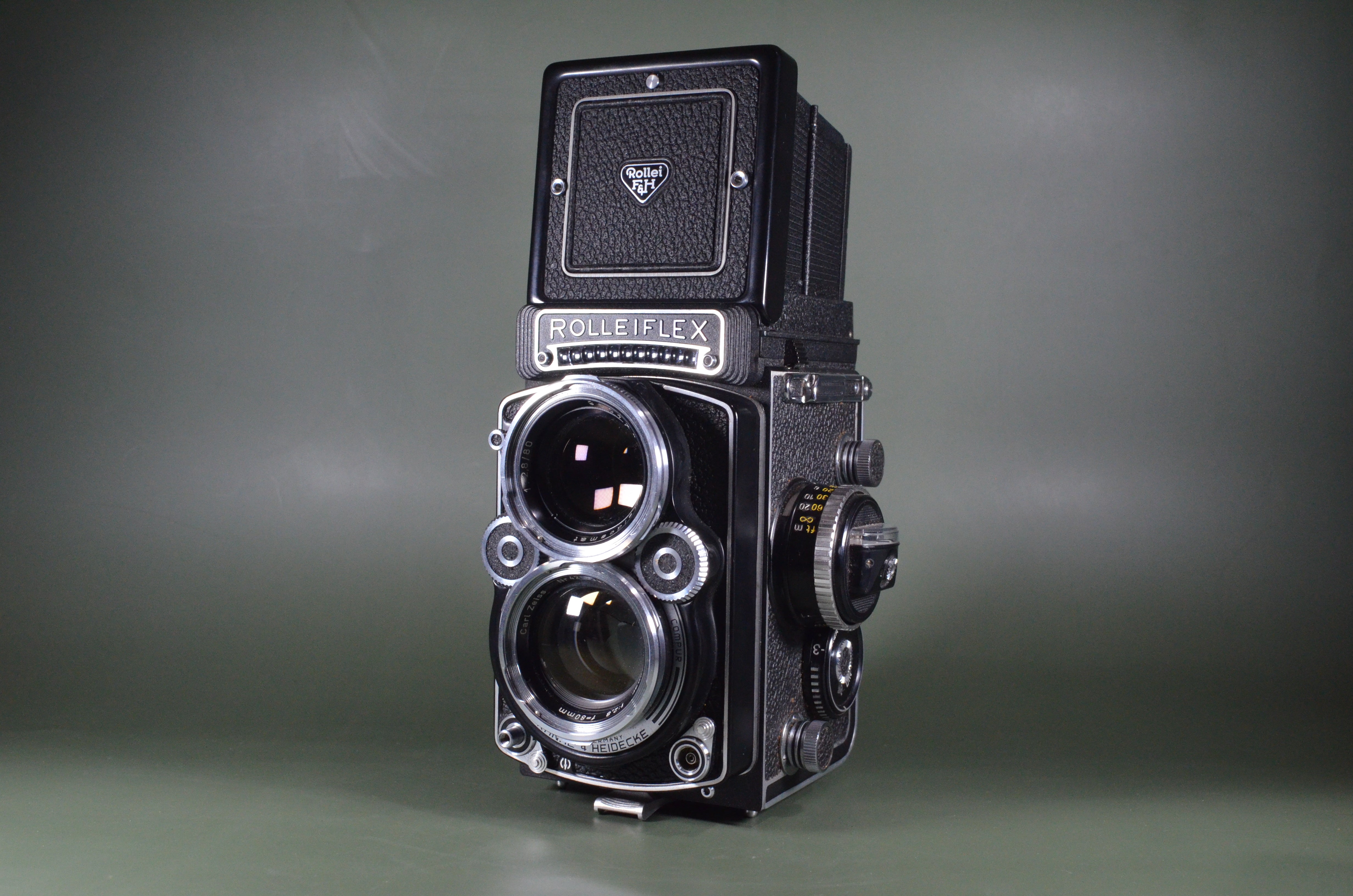 ローライフレックス2.8F CarlZeiss Planar 80mm F2.8 Rolleiflex 2.8F Planar 80Mm F2.8 Twin-Lens Reflex Camera | CameraClix