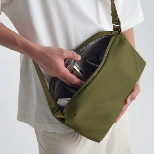 Urth Dolomite Camera Sling 8L