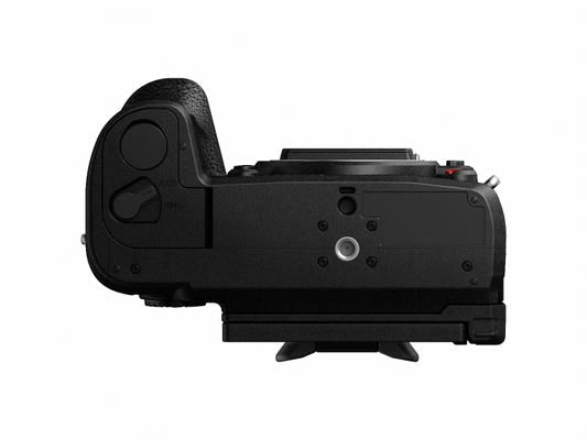 Panasonic GH6 Body w/Lumix 12- 60mm f/3.5-5.6 Lens