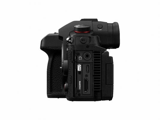 Panasonic GH6 Body w/Lumix 12- 60mm f/3.5-5.6 Lens